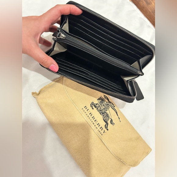 Burberry Long Wallet - Picture 2 of 4